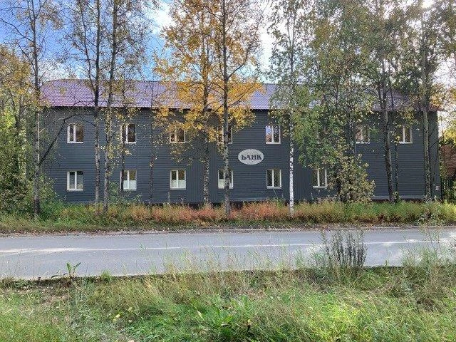 Здание, 2-этажное, общ.пл. 524,2 кв. м., неотделимые улучшения: охранная система, пожарная сигнализация, система видеонаблюдения, право аренды на земельный участок 1133 кв. м: Республика Коми, г. Печора, ул. Свободы, д. 3, 2-этажное здание